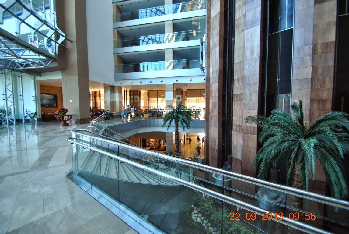 imagini hotel TITANIC LARA